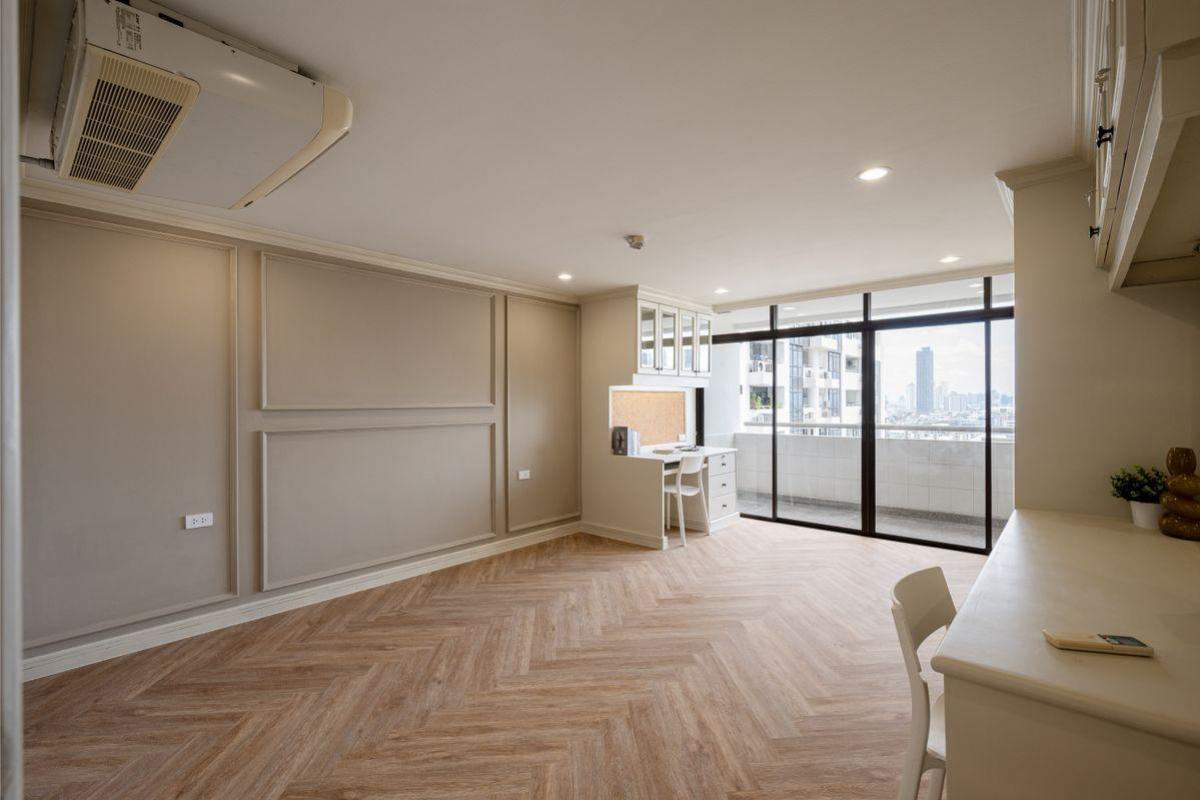 For SaleCondoSukhumvit, Asoke, Thonglor : Awesome 3-bedroom condo in the heart of ThonglorLuxurious, beautiful view, spacious area of 212.5 sq.m. for only 25 million!