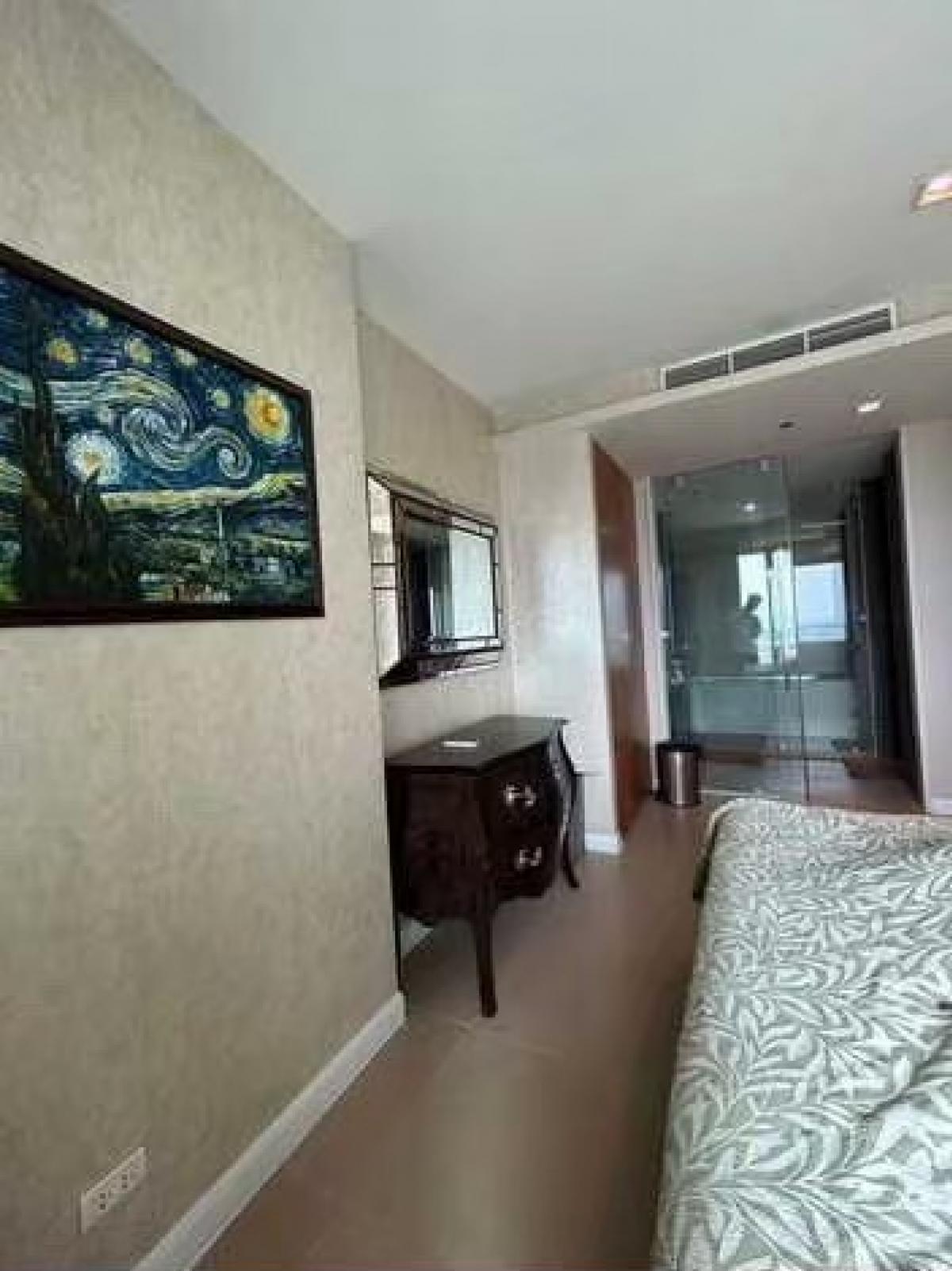 For SaleCondoWongwianyai, Charoennakor : Luxury life by the river! The River 1 bedroom 9.2 million. Close to BTS Krung Thon BuriEnjoy a view of the 50 m swimming pool with complete amenities!