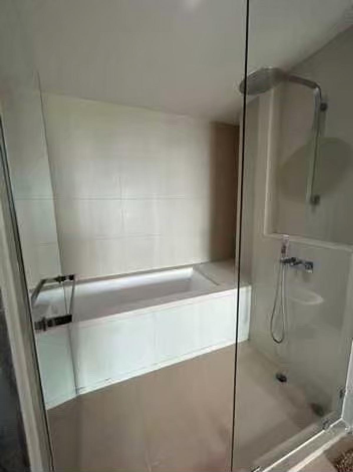 For SaleCondoWongwianyai, Charoennakor : Luxury life by the river! The River 1 bedroom 9.2 million. Close to BTS Krung Thon BuriEnjoy a view of the 50 m swimming pool with complete amenities!