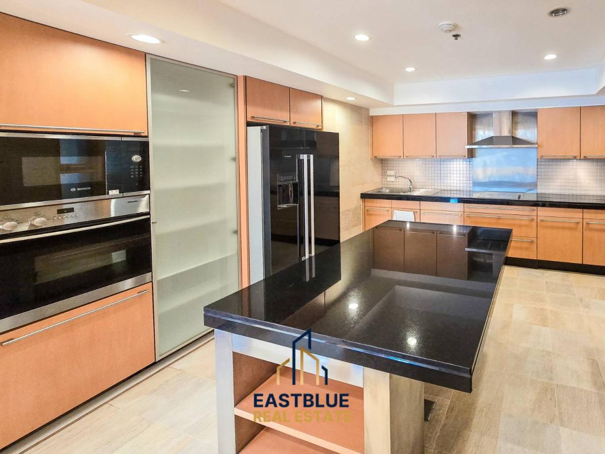 For SaleCondoWitthayu, Chidlom, Langsuan, Ploenchit : Luxury in a prime location! 3-bedroom condo on BTS Ratchadamriwith a spacious area of 266 sq.m. for only 73 million!