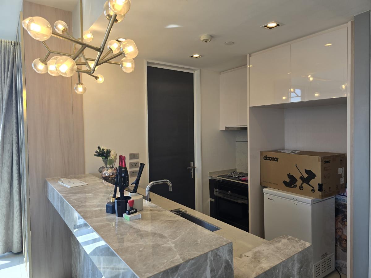 For SaleCondoSathorn, Narathiwat : Luxury in the heart of Sathorn 2 bedrooms 116 sq.m. Near BTS SurasakCondo The Bangkok Sathorn for only 32 million! With complete amenities