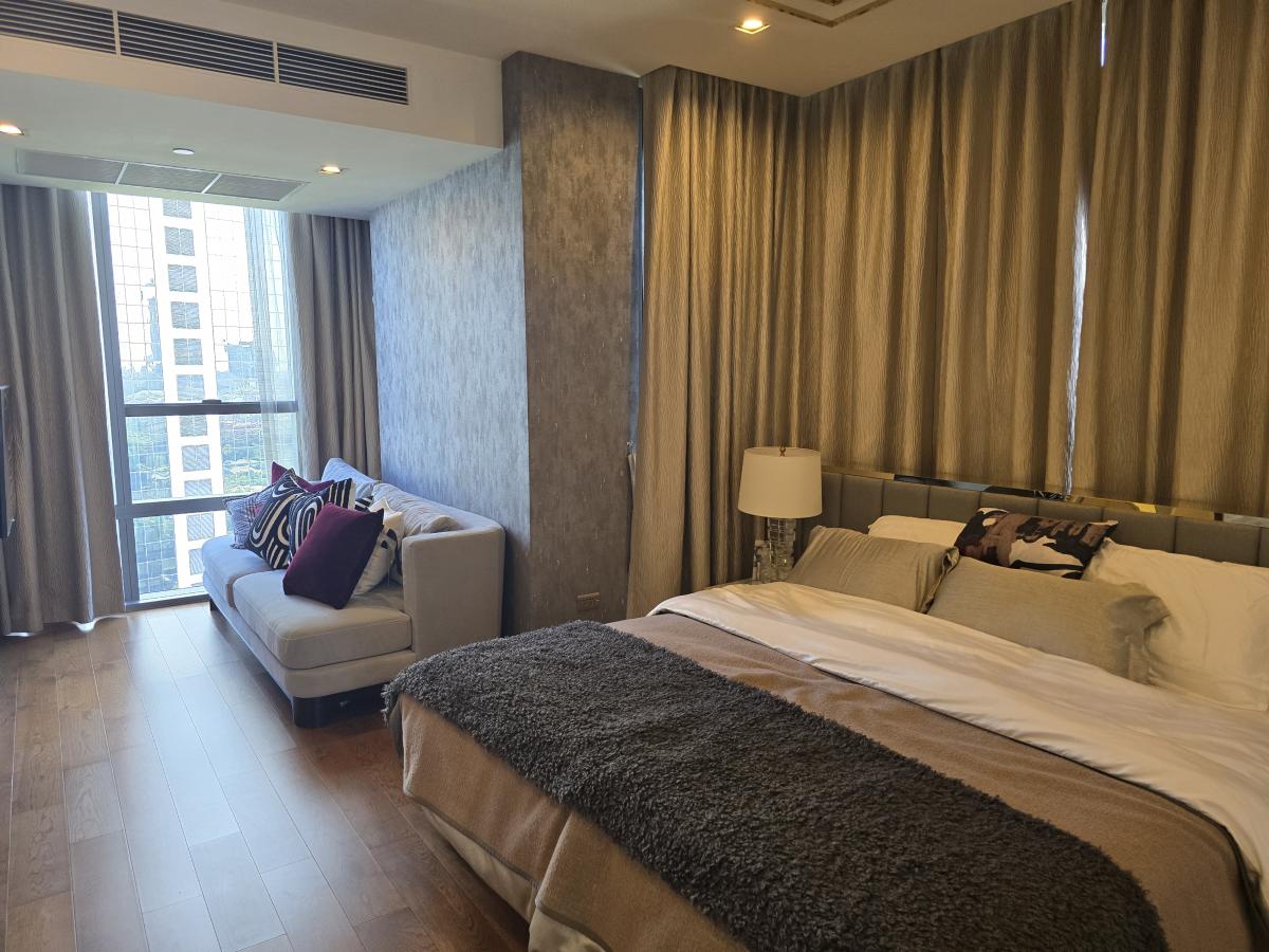 For SaleCondoSathorn, Narathiwat : Luxury in the heart of Sathorn 2 bedrooms 116 sq.m. Near BTS SurasakCondo The Bangkok Sathorn for only 32 million! With complete amenities