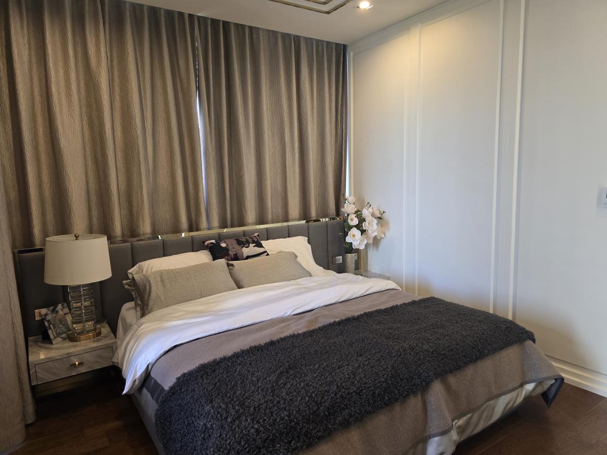 For SaleCondoSathorn, Narathiwat : Luxury in the heart of Sathorn 2 bedrooms 116 sq.m. Near BTS SurasakCondo The Bangkok Sathorn for only 32 million! With complete amenities