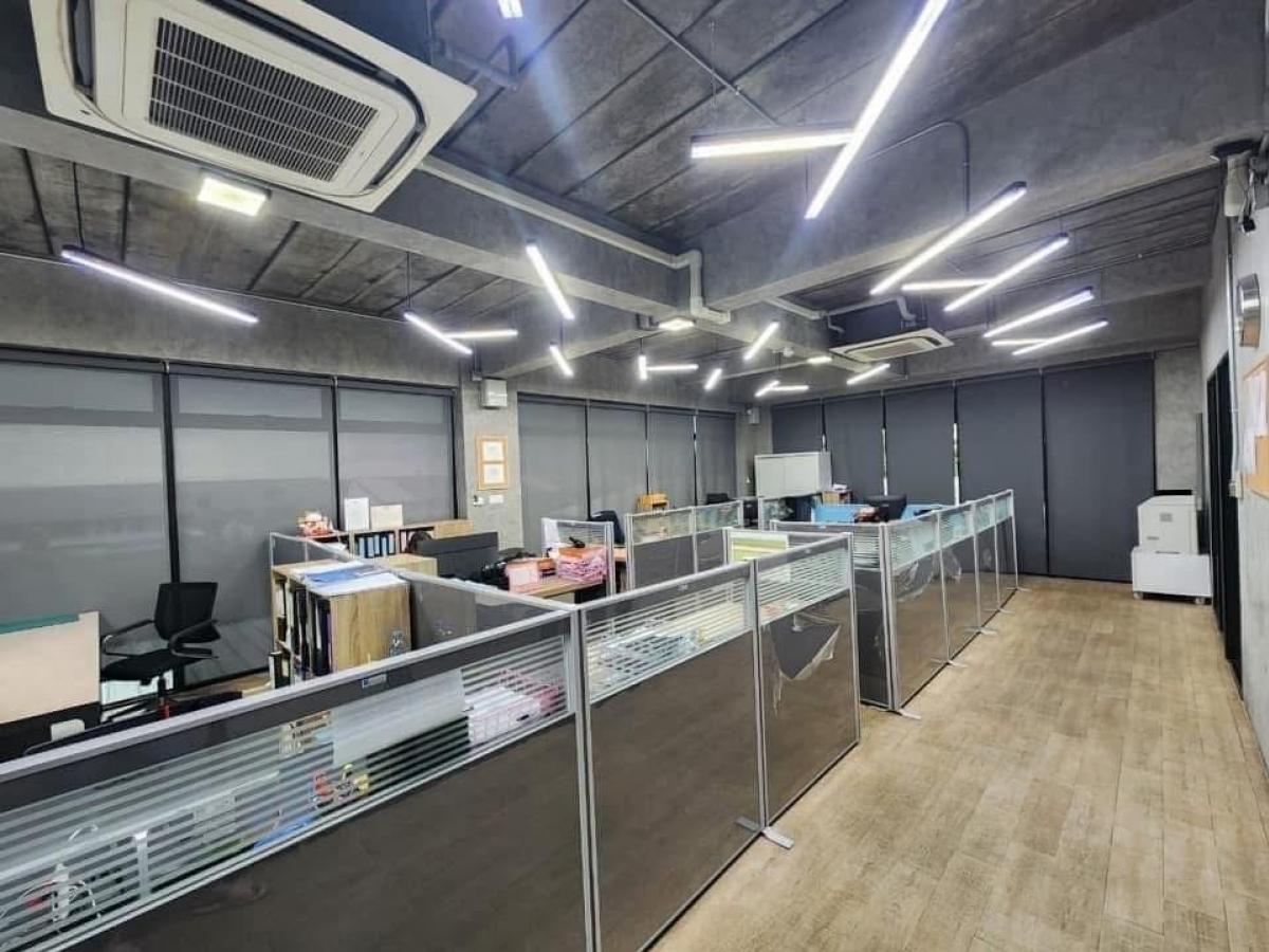 ขายสำนักงานลาดพร้าว เซ็นทรัลลาดพร้าว : 06/02/2026, บ้านและโฮมออฟฟิศ 2 ห้องนอน บนที่ดิน 296 ตร.ว. ทำเลทองใกล้รามอินทรา ขาย 36 ล้าน พร้อมเช่าสร้างรายได้ทันที ห้ามพลาด!
