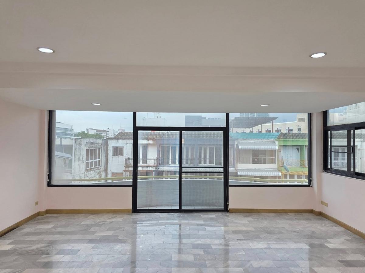 ขายอาคารพาณิชย์รัชดา ห้วยขวาง : 06/02/2026, ช้อปเฮ้าส์ทำเลทอง รัชดา ใจกลางโซนพระราม 9 พื้นที่กว้าง 500 ตรม. ลงทุน-ทำธุรกิจ พร้อมขาย 22.9 ล้าน