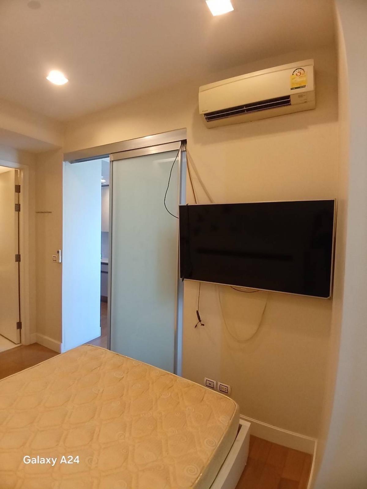 For RentCondoLadprao, Central Ladprao : Luxury condo in the city center, 1 bedroom, only 15,000 Baht/monthNear Mo Chit BTS, with complete amenities!