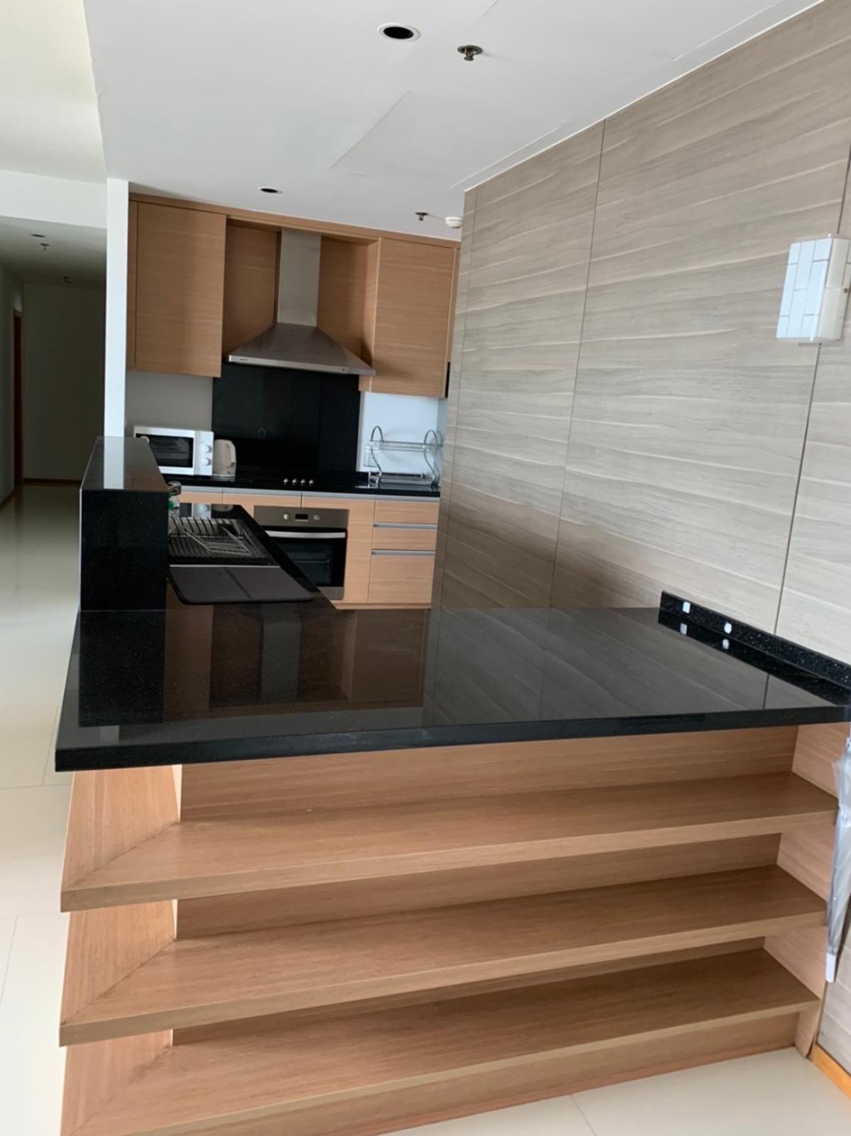 For RentCondoSukhumvit, Asoke, Thonglor : Luxury 3 Bed Condo @ The Emporio Place in the heart of Phrom PhongSpacious 161 sqm. Swimming pool, fitness, ready to move in 85,000 baht/month!