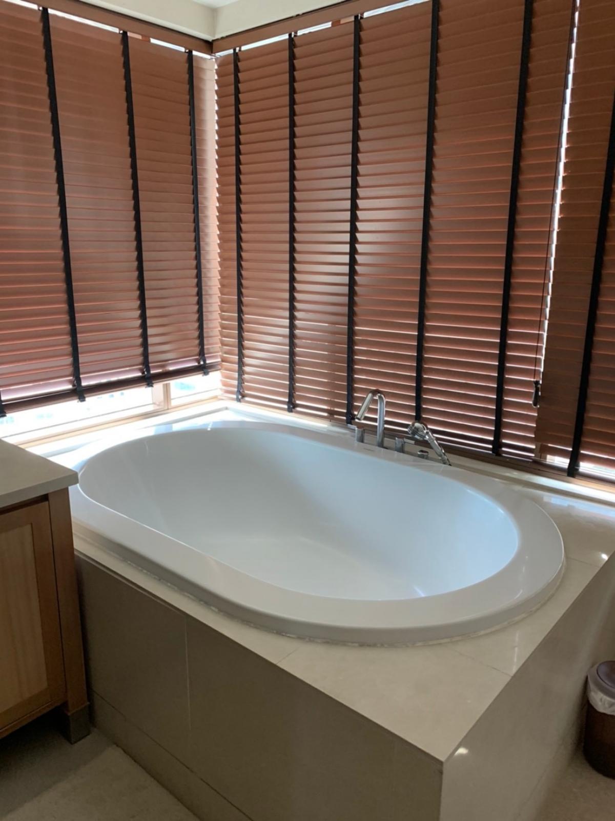 For RentCondoSukhumvit, Asoke, Thonglor : Luxury 3 Bed Condo @ The Emporio Place in the heart of Phrom PhongSpacious 161 sqm. Swimming pool, fitness, ready to move in 85,000 baht/month!