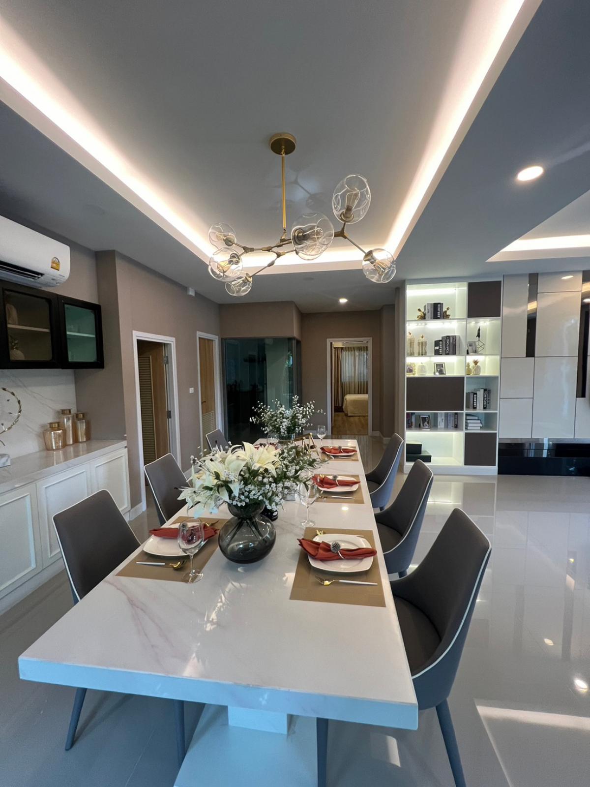 ขายบ้านลาดกระบัง สุวรรณภูมิ : 28/02/2026, บ้านหรู 4 นอน 5 น้ำ พื้นที่ใหญ่ 318 ตร.ม. ขาย-เช่า โครงการ Perfect Masterpiece พระราม 9 สุดคุ้ม!