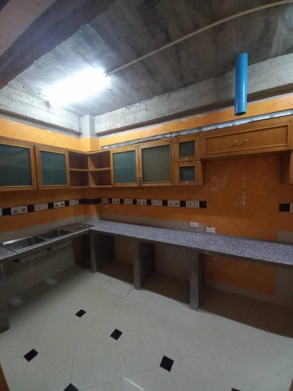 For SaleTownhomePattanakan, Srinakarin : 28/01/2026, Luxury 3 bedroom pool villa with private swimming pool in the heart of Lat Phrao. Wide area of 440 sq m with garden and parking for 4 cars, price only 30 million!