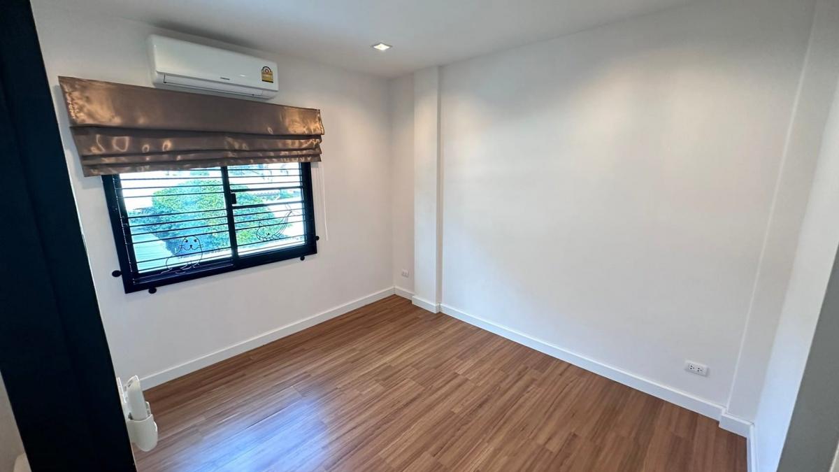 ขายทาวน์โฮมลาดพร้าว เซ็นทรัลลาดพร้าว : 28/02/2026, บ้านเดี่ยว 3 ห้องนอน ทำเลพักผ่อน ใกล้แยกลาดพร้าว พร้อมเข้าอยู่ บนที่ดิน 20 ตร.ว. เริ่มต้น 5.5 ล้านเท่านั้น