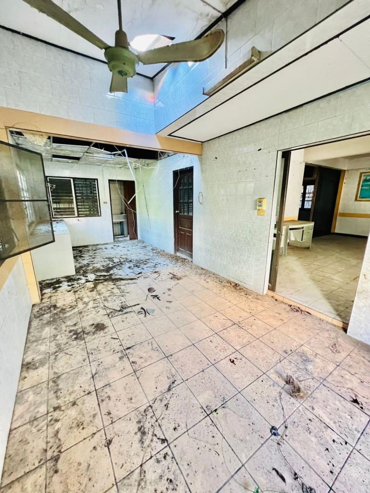 ขายทาวน์โฮมลาดพร้าว เซ็นทรัลลาดพร้าว : 28/02/2026, บ้านเดี่ยว 4 ห้องนอน สุทธิสาร-ลาดพร้าว80 พื้นที่กว้าง 100 ตร.วา พร้อมราคาพิเศษ 7.99 ล้าน!