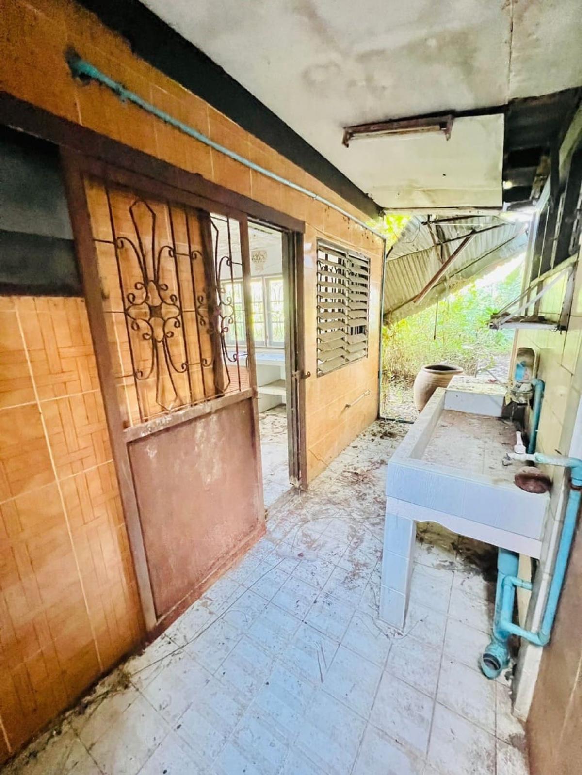 ขายทาวน์โฮมลาดพร้าว เซ็นทรัลลาดพร้าว : 28/02/2026, บ้านเดี่ยว 4 ห้องนอน สุทธิสาร-ลาดพร้าว80 พื้นที่กว้าง 100 ตร.วา พร้อมราคาพิเศษ 7.99 ล้าน!