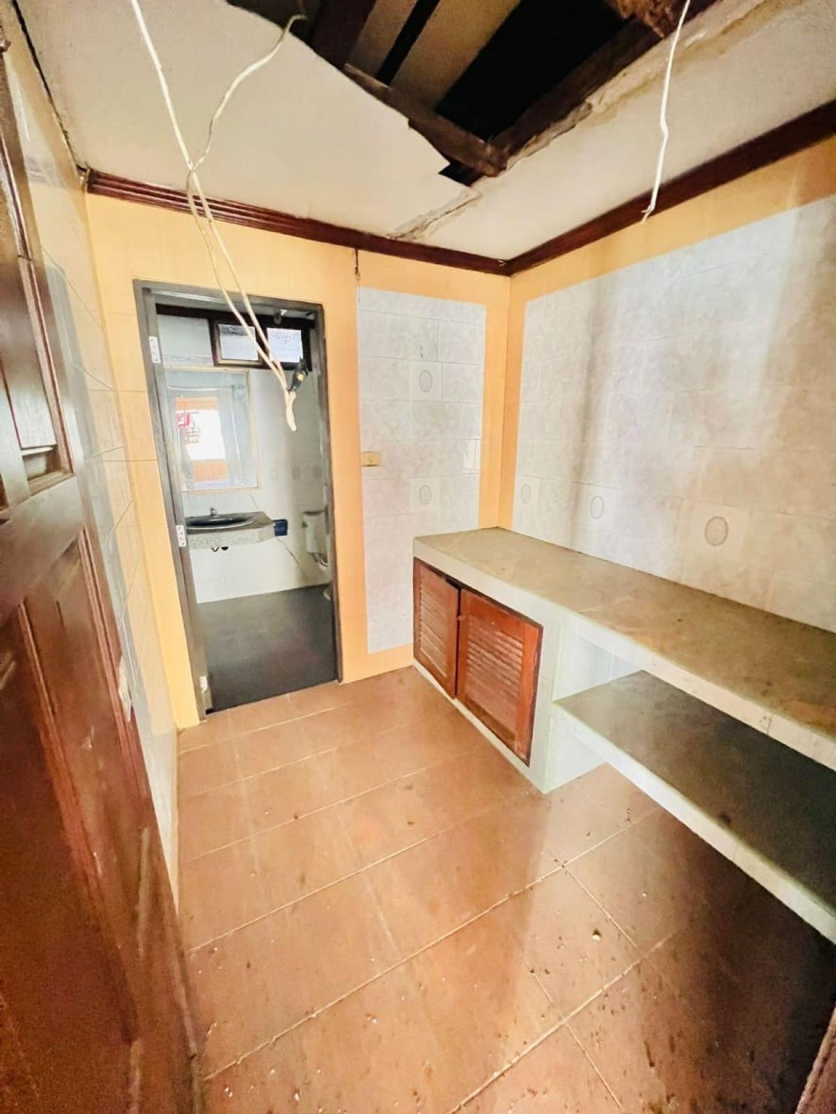 ขายทาวน์โฮมลาดพร้าว เซ็นทรัลลาดพร้าว : 28/02/2026, บ้านเดี่ยว 4 ห้องนอน สุทธิสาร-ลาดพร้าว80 พื้นที่กว้าง 100 ตร.วา พร้อมราคาพิเศษ 7.99 ล้าน!