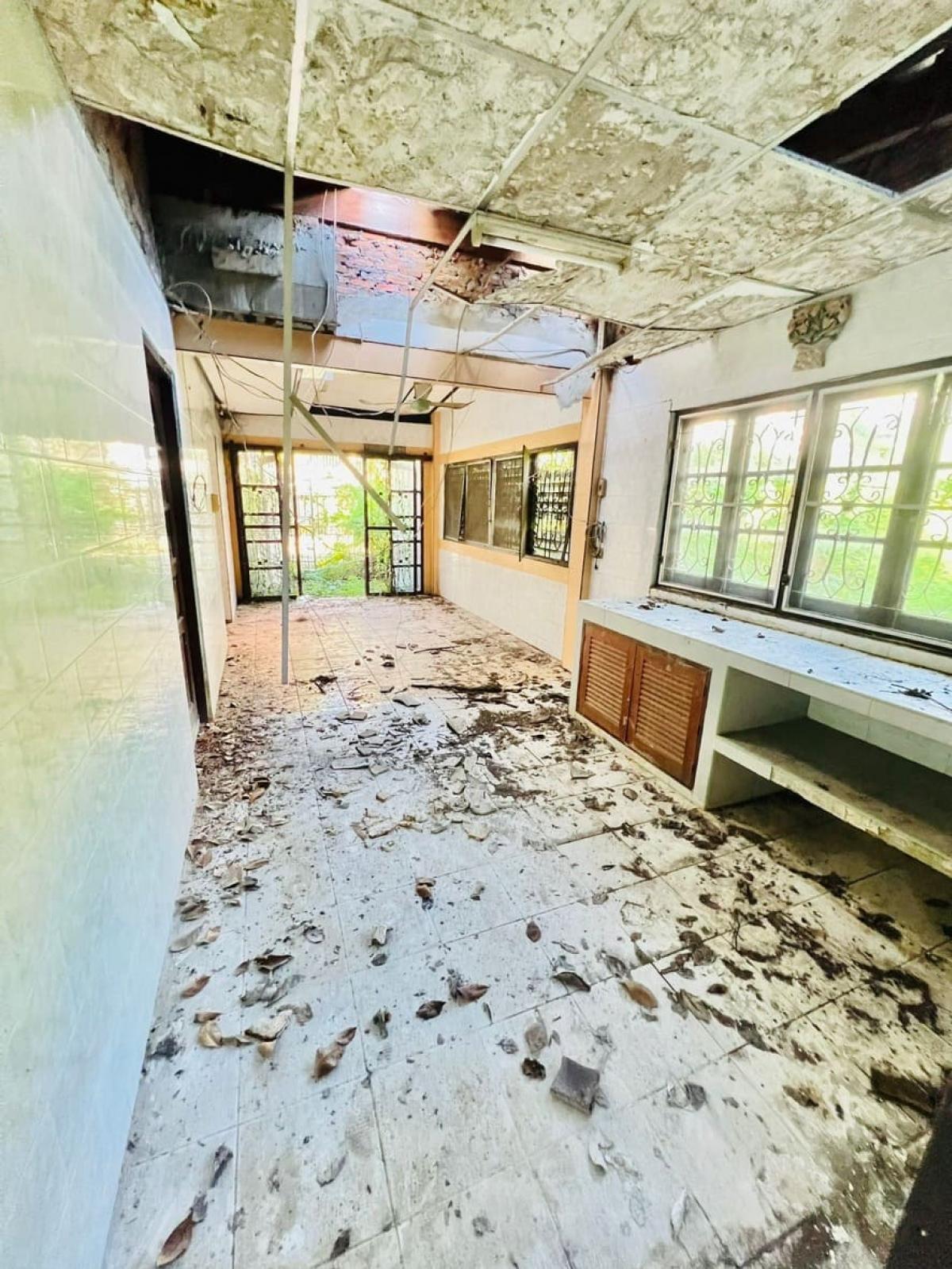 ขายทาวน์โฮมลาดพร้าว เซ็นทรัลลาดพร้าว : 28/02/2026, บ้านเดี่ยว 4 ห้องนอน สุทธิสาร-ลาดพร้าว80 พื้นที่กว้าง 100 ตร.วา พร้อมราคาพิเศษ 7.99 ล้าน!