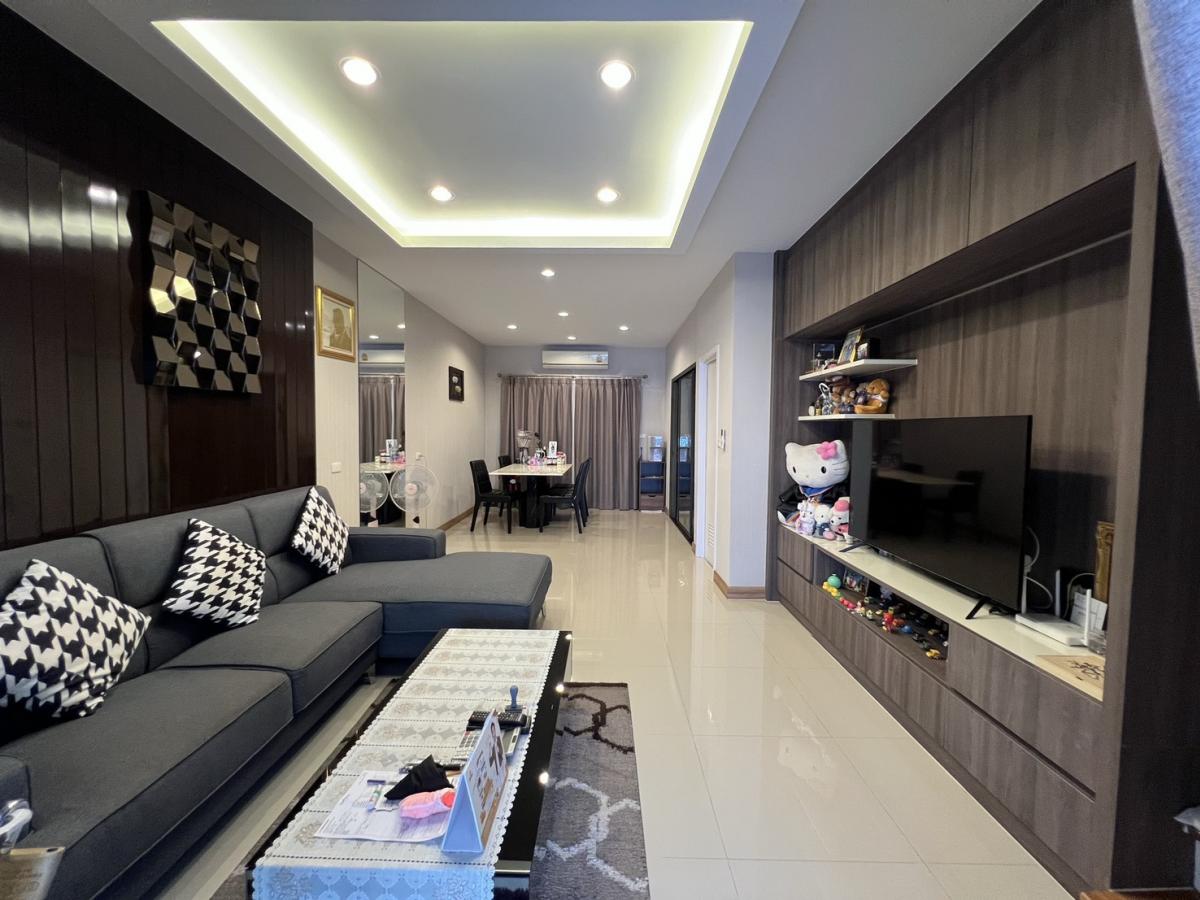 For SaleTownhomePattanakan, Srinakarin : 28/01/2026, Beautiful house with furniture, Casa Premium On Nut-Wongwaen, 3 bedrooms, 3 bathrooms, great price. Parking for 2 cars near Suan Luang-Rama 9 zone. Selling for only 6.99 million. Make an appointment to view in advance!