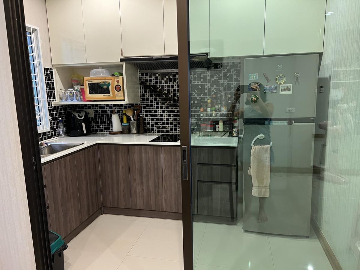 For SaleTownhomePattanakan, Srinakarin : 28/01/2026, Beautiful house with furniture, Casa Premium On Nut-Wongwaen, 3 bedrooms, 3 bathrooms, great price. Parking for 2 cars near Suan Luang-Rama 9 zone. Selling for only 6.99 million. Make an appointment to view in advance!