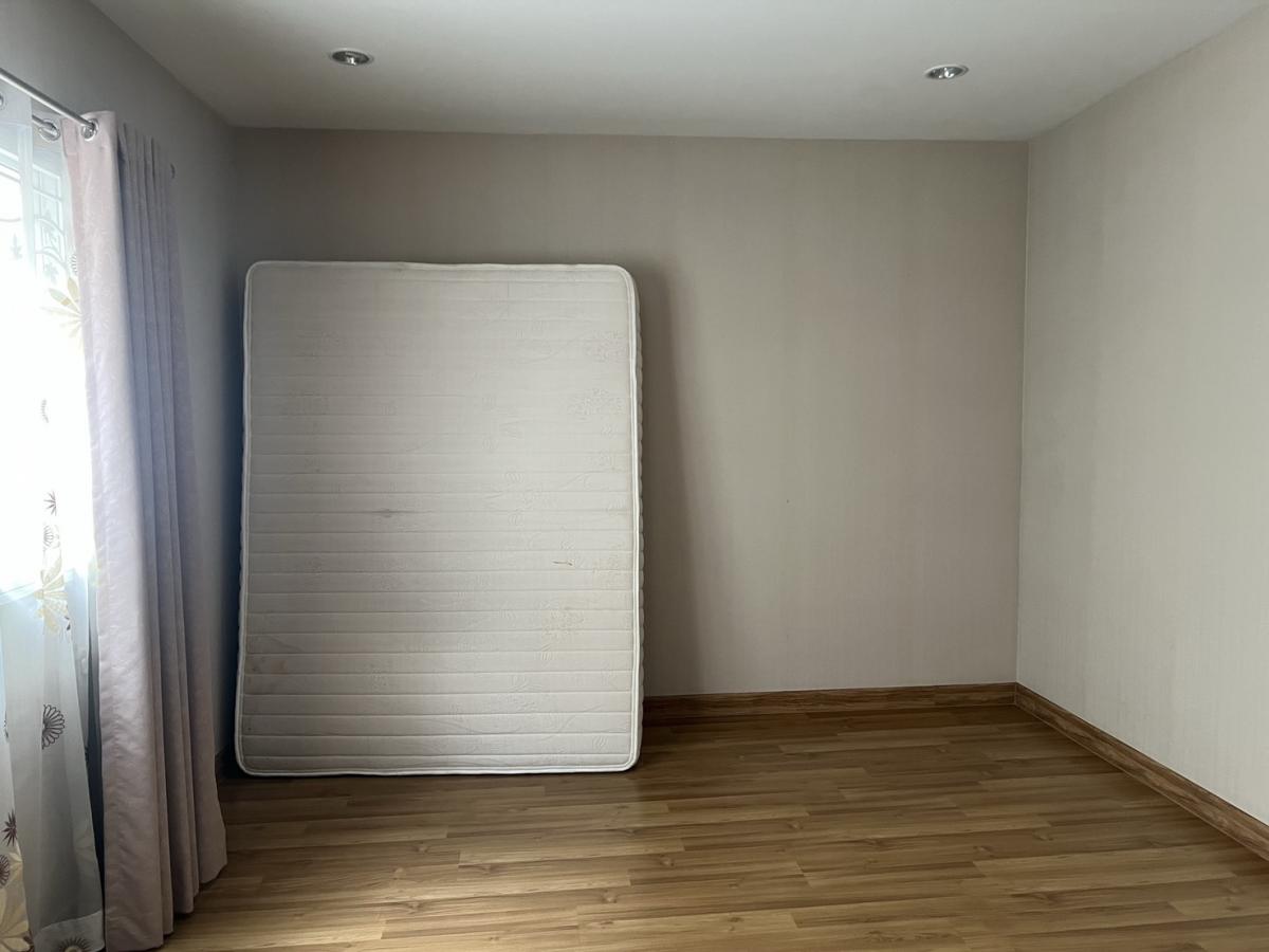 For SaleTownhomePattanakan, Srinakarin : 28/01/2026, Beautiful house with furniture, Casa Premium On Nut-Wongwaen, 3 bedrooms, 3 bathrooms, great price. Parking for 2 cars near Suan Luang-Rama 9 zone. Selling for only 6.99 million. Make an appointment to view in advance!