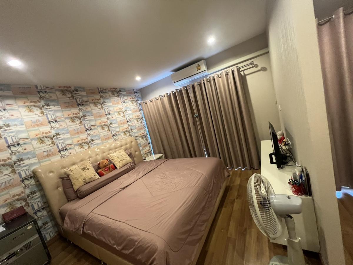 For SaleTownhomePattanakan, Srinakarin : 28/01/2026, Beautiful house with furniture, Casa Premium On Nut-Wongwaen, 3 bedrooms, 3 bathrooms, great price. Parking for 2 cars near Suan Luang-Rama 9 zone. Selling for only 6.99 million. Make an appointment to view in advance!