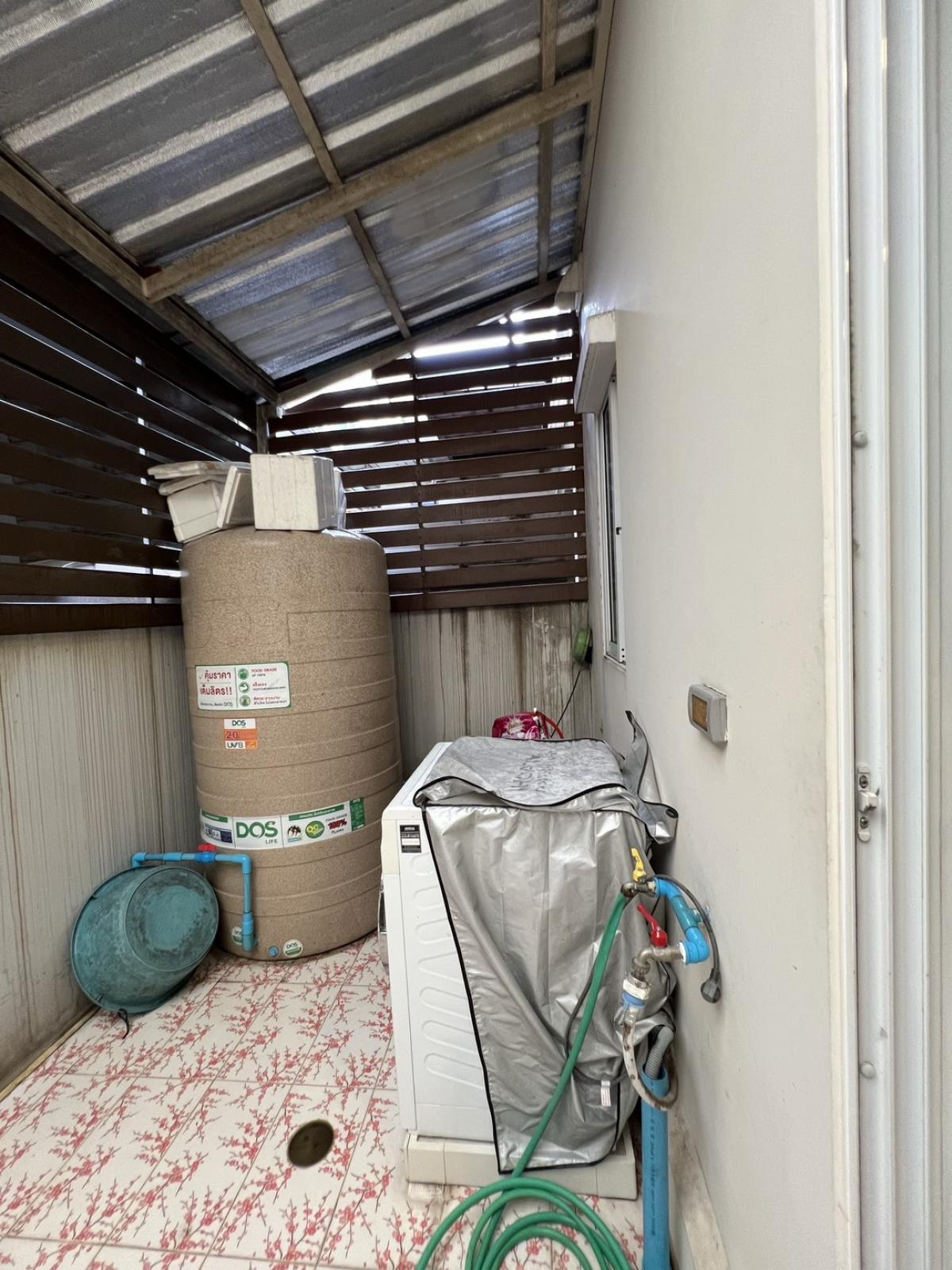 For SaleTownhomePattanakan, Srinakarin : 28/01/2026, Beautiful house with furniture, Casa Premium On Nut-Wongwaen, 3 bedrooms, 3 bathrooms, great price. Parking for 2 cars near Suan Luang-Rama 9 zone. Selling for only 6.99 million. Make an appointment to view in advance!