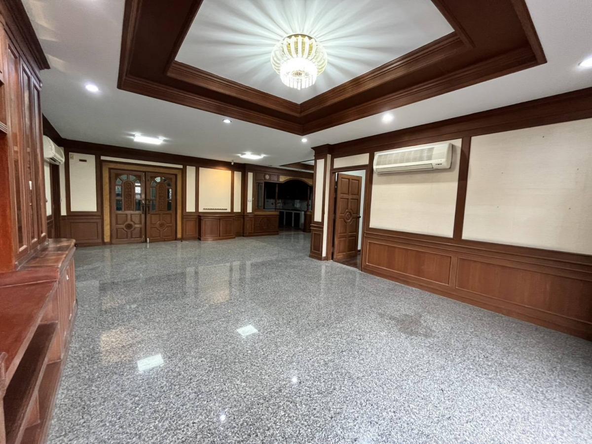 ขายสำนักงานรัชดา ห้วยขวาง : 28/02/2026, สุดยอดบ้านใหญ่ 11 ห้องนอน ใจกลางทำเลทอง รัชดา-พระราม 9 เช่าหรือซื้อได้ ราคาพิเศษ พร้อมพื้นที่กว้าง 94 ตร.ว.