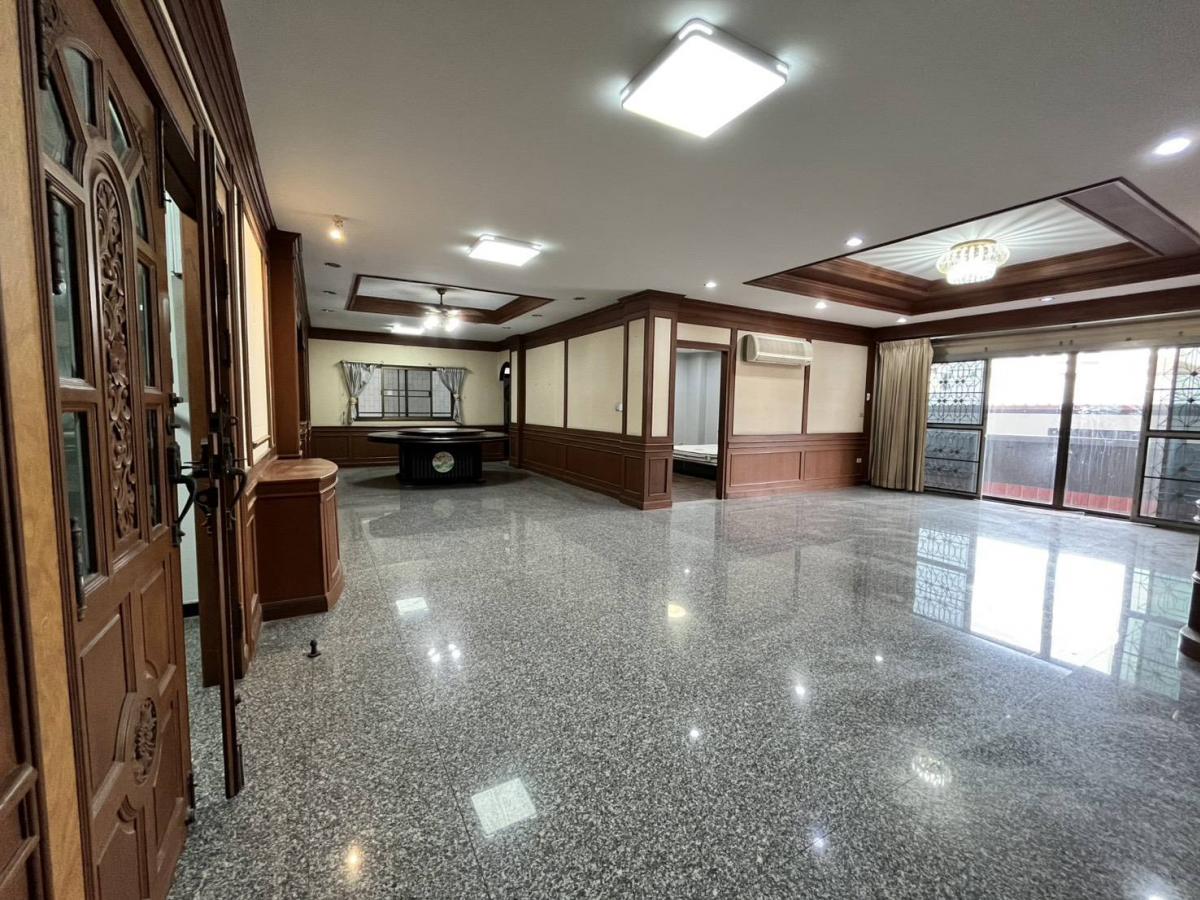 ขายสำนักงานรัชดา ห้วยขวาง : 28/02/2026, สุดยอดบ้านใหญ่ 11 ห้องนอน ใจกลางทำเลทอง รัชดา-พระราม 9 เช่าหรือซื้อได้ ราคาพิเศษ พร้อมพื้นที่กว้าง 94 ตร.ว.