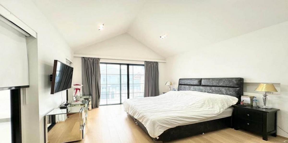 ขายบ้านวงเวียนใหญ่ เจริญนคร : 28/02/2026, บ้านหรู 6 ห้องนอน บนที่ดินกว้าง 125 ตร.ว ทำเลใจกลางเจริญนคร ราคา 36 ล้าน พร้อมพื้นที่ใช้สอย 530 ตร.ม ครบครัน ความสะดวกสบายเหนือระดับ