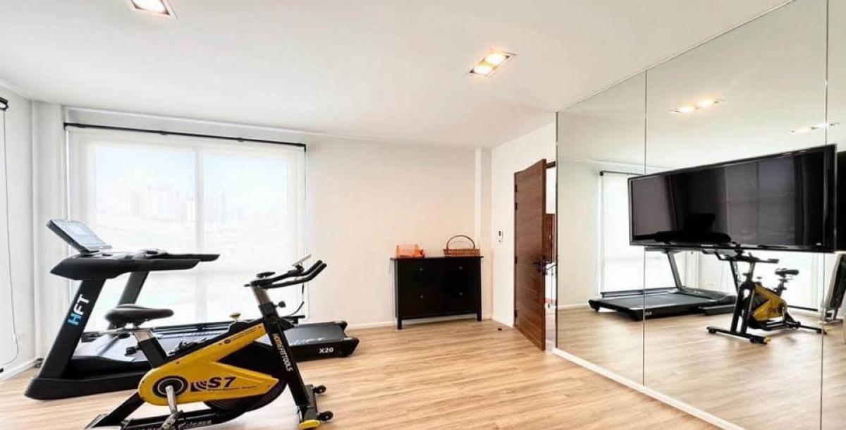 ขายบ้านวงเวียนใหญ่ เจริญนคร : 28/02/2026, บ้านหรู 6 ห้องนอน บนที่ดินกว้าง 125 ตร.ว ทำเลใจกลางเจริญนคร ราคา 36 ล้าน พร้อมพื้นที่ใช้สอย 530 ตร.ม ครบครัน ความสะดวกสบายเหนือระดับ