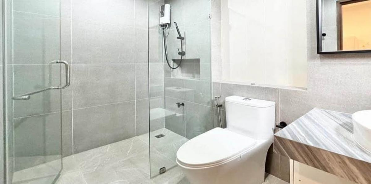 ขายบ้านวงเวียนใหญ่ เจริญนคร : 28/02/2026, บ้านหรู 6 ห้องนอน บนที่ดินกว้าง 125 ตร.ว ทำเลใจกลางเจริญนคร ราคา 36 ล้าน พร้อมพื้นที่ใช้สอย 530 ตร.ม ครบครัน ความสะดวกสบายเหนือระดับ