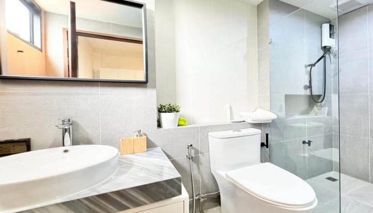 ขายบ้านวงเวียนใหญ่ เจริญนคร : 28/02/2026, บ้านหรู 6 ห้องนอน บนที่ดินกว้าง 125 ตร.ว ทำเลใจกลางเจริญนคร ราคา 36 ล้าน พร้อมพื้นที่ใช้สอย 530 ตร.ม ครบครัน ความสะดวกสบายเหนือระดับ