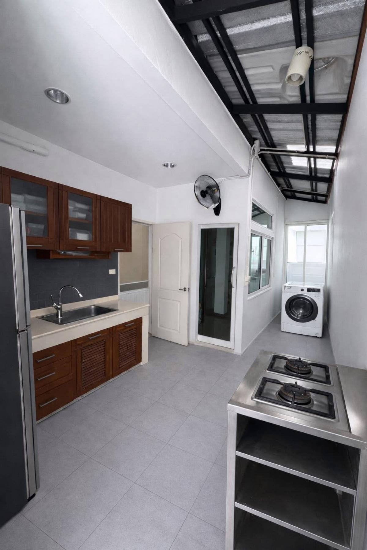 ขายบ้านอ่อนนุช อุดมสุข : 28/02/2026, บ้านเดี่ยว 4 ห้องนอน ใกล้ BTS อ่อนนุช Areeya Casa Onnut พื้นที่กว้าง สไตล์โมเดิร์น ราคาพิเศษ 15.9 ล้าน