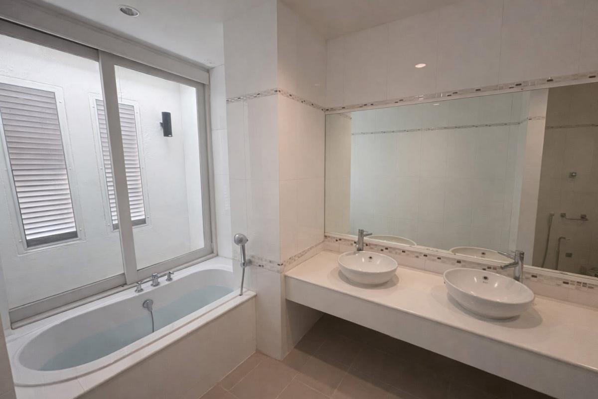 ขายบ้านอ่อนนุช อุดมสุข : 28/02/2026, บ้านเดี่ยว 4 ห้องนอน ใกล้ BTS อ่อนนุช Areeya Casa Onnut พื้นที่กว้าง สไตล์โมเดิร์น ราคาพิเศษ 15.9 ล้าน