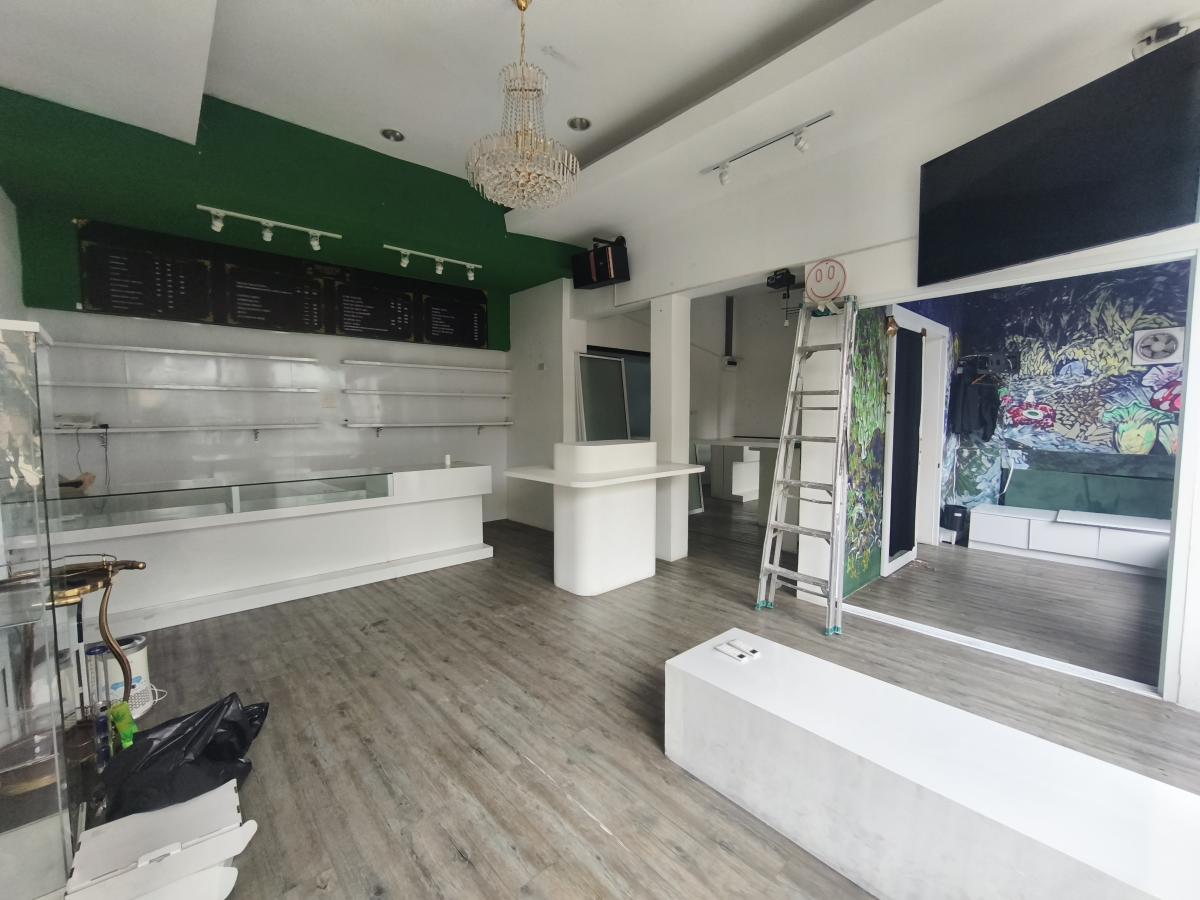 For RentShop HouseSukhumvit, Asoke, Thonglor : 28/01/2026, The City Ramintra, large house, 4 bedrooms, 200 sq m. Rent 70,000 baht/month near Watcharaphon intersection. Convenient for every trip