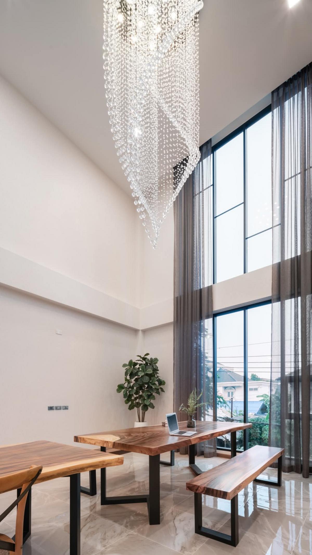 ให้เช่าสำนักงานลาดพร้าว เซ็นทรัลลาดพร้าว : 28/02/2026, Home Office Area Ladprao 3 ห้องนอนใหญ่ พื้นที่ใช้สอย 250 ตรม. ใกล้อโศก-ทองหล่อ พร้อมเช่า 60,000 บาท/เดือน