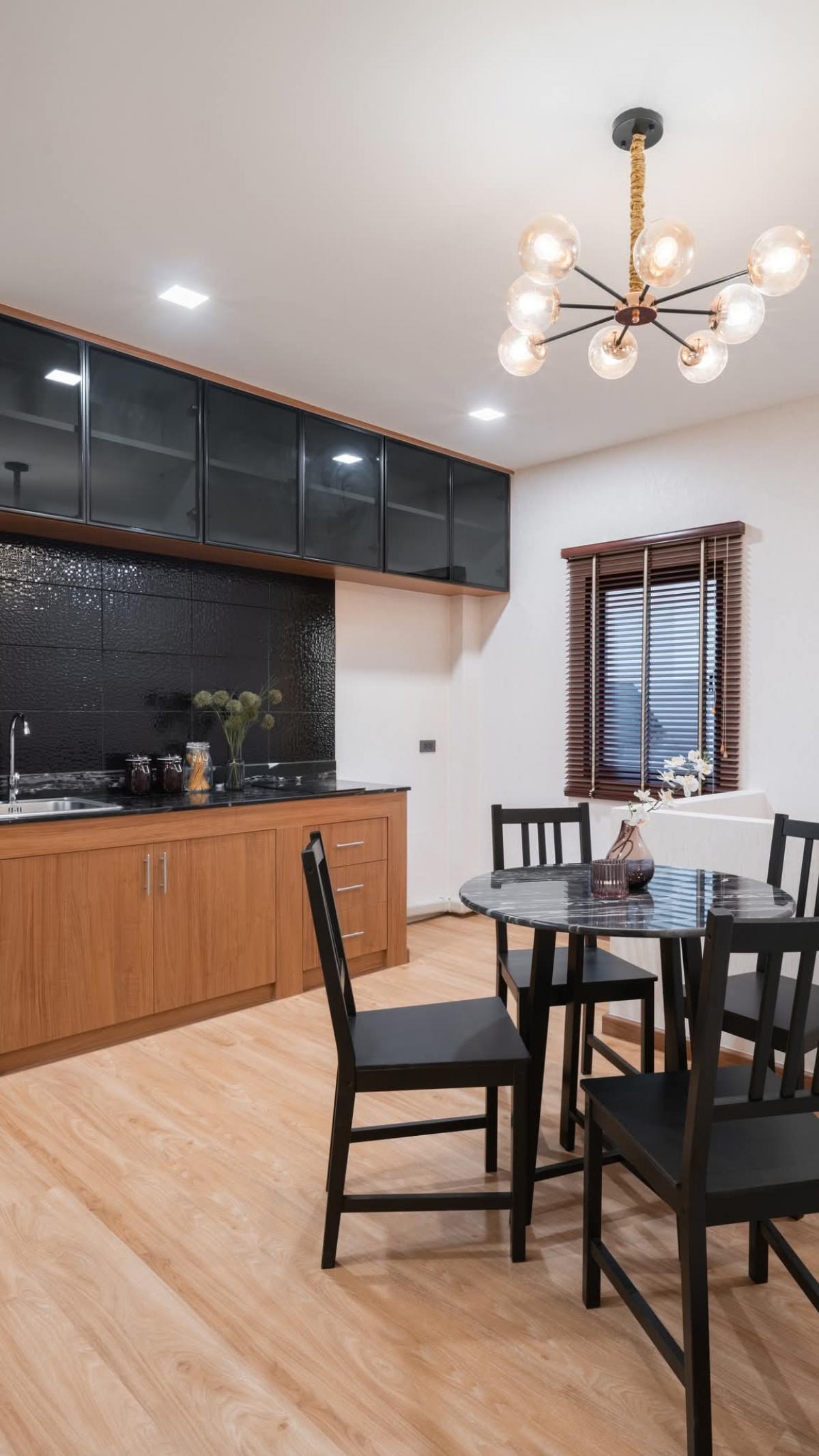 ให้เช่าสำนักงานลาดพร้าว เซ็นทรัลลาดพร้าว : 28/02/2026, Home Office Area Ladprao 3 ห้องนอนใหญ่ พื้นที่ใช้สอย 250 ตรม. ใกล้อโศก-ทองหล่อ พร้อมเช่า 60,000 บาท/เดือน