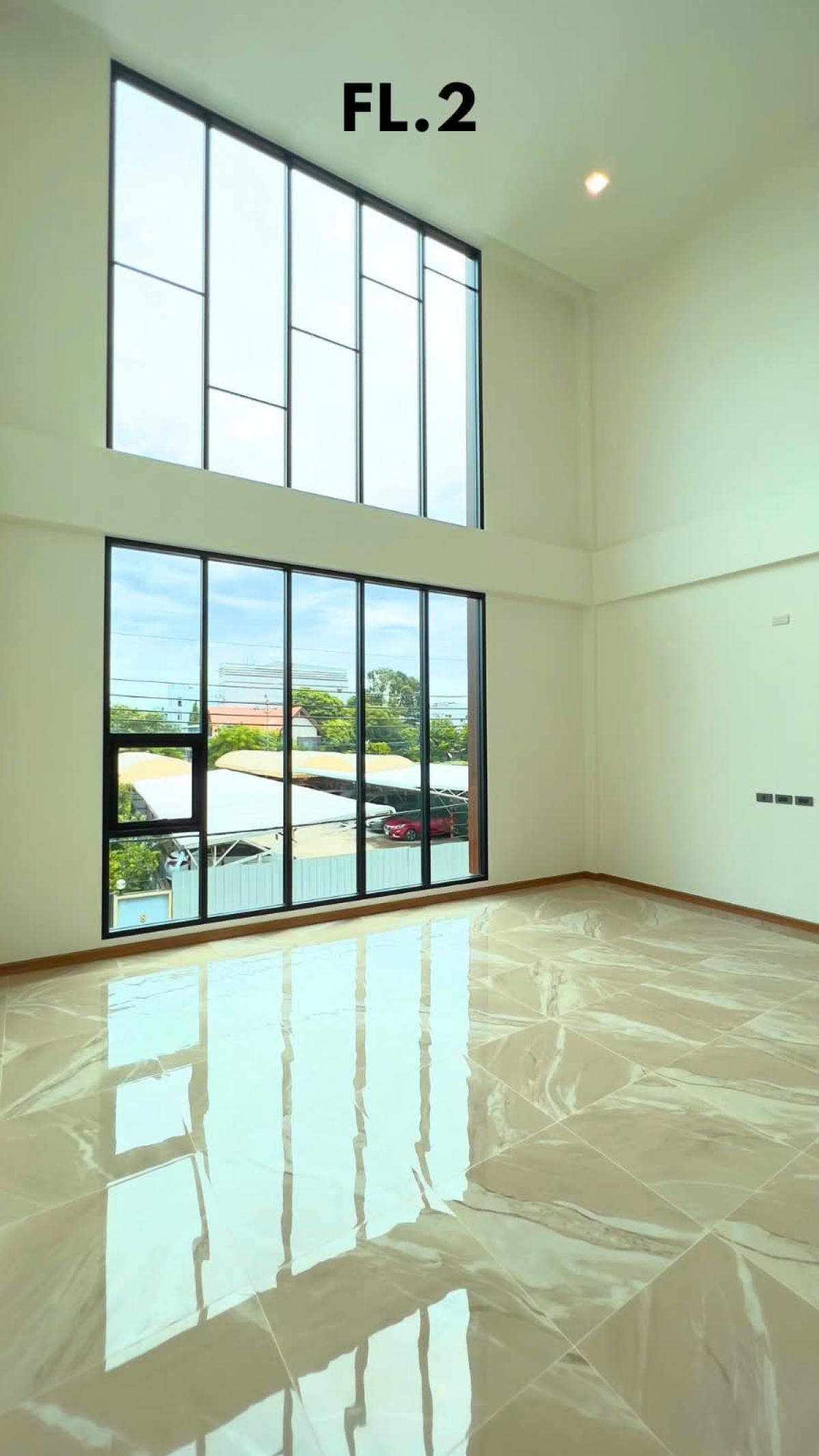 ให้เช่าสำนักงานลาดพร้าว เซ็นทรัลลาดพร้าว : 28/02/2026, บ้านสวย 3 ห้องนอน อยู่ใจกลางลาดพร้าว พร้อมพื้นที่โฮมออฟฟิศ 235 ตร.ม. เช่าเพียง 50,000 บาท/เดือน ตอบโจทย์ชีวิตทันสมัย ใกล้รถไฟฟ้าและสิ่งอำนวยความสะดวก