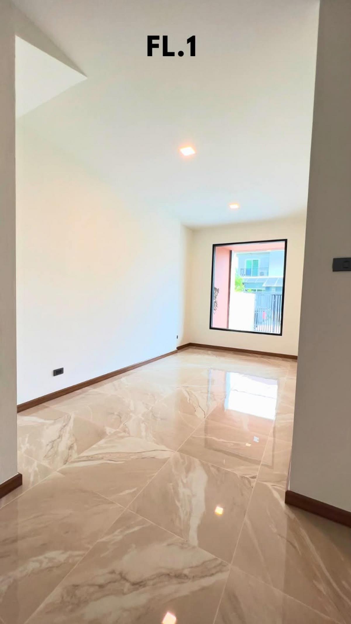 ให้เช่าสำนักงานลาดพร้าว เซ็นทรัลลาดพร้าว : 28/02/2026, บ้านสวย 3 ห้องนอน อยู่ใจกลางลาดพร้าว พร้อมพื้นที่โฮมออฟฟิศ 235 ตร.ม. เช่าเพียง 50,000 บาท/เดือน ตอบโจทย์ชีวิตทันสมัย ใกล้รถไฟฟ้าและสิ่งอำนวยความสะดวก