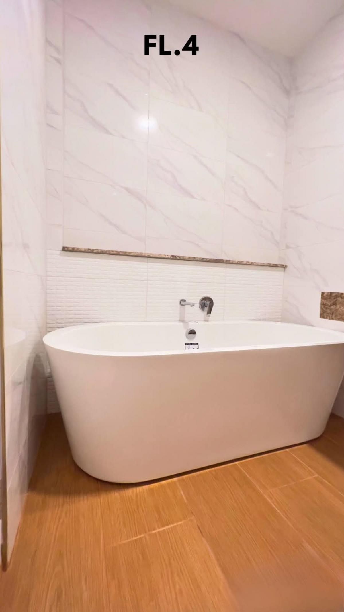 ให้เช่าสำนักงานลาดพร้าว เซ็นทรัลลาดพร้าว : 28/02/2026, บ้านสวย 3 ห้องนอน อยู่ใจกลางลาดพร้าว พร้อมพื้นที่โฮมออฟฟิศ 235 ตร.ม. เช่าเพียง 50,000 บาท/เดือน ตอบโจทย์ชีวิตทันสมัย ใกล้รถไฟฟ้าและสิ่งอำนวยความสะดวก