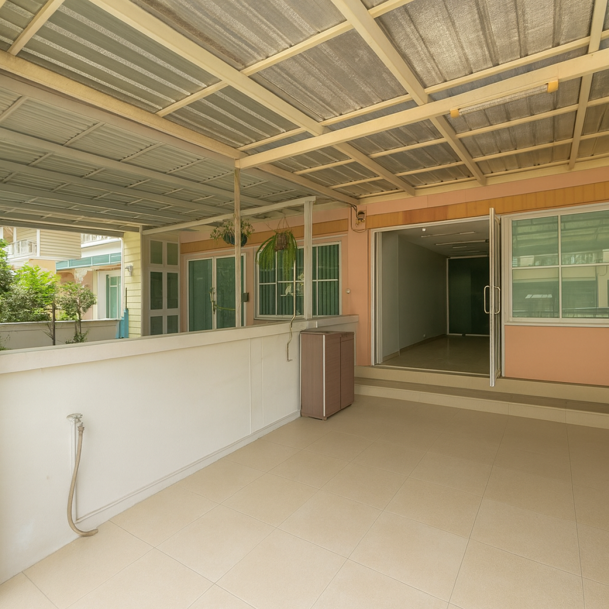 For SaleTownhomeNawamin, Ramindra : 28/01/2026, 4 bedroom detached house near Suvarnabhumi Airport, price 5.2 million. With land of 28 sq m., prime location in Bangna-Wongwaen area. Invest or live in the best value.