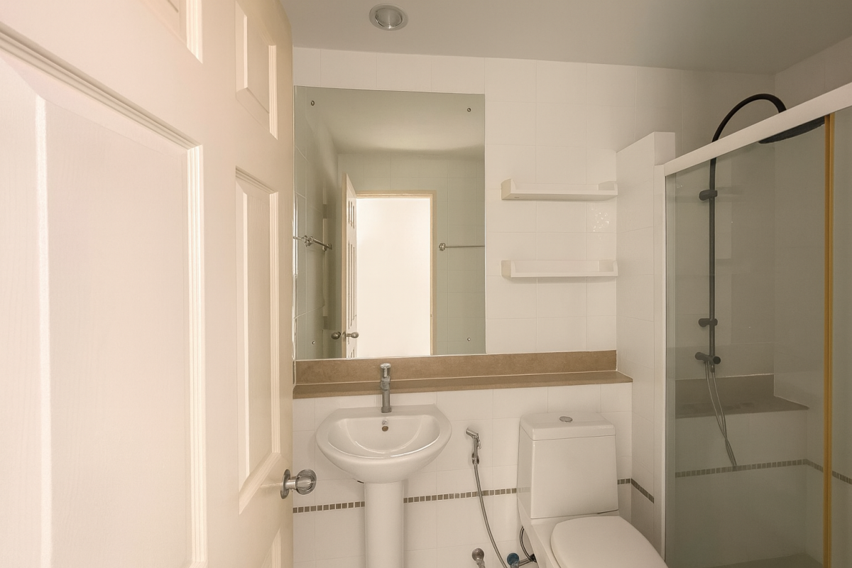 For SaleTownhomeNawamin, Ramindra : 28/01/2026, 4 bedroom detached house near Suvarnabhumi Airport, price 5.2 million. With land of 28 sq m., prime location in Bangna-Wongwaen area. Invest or live in the best value.