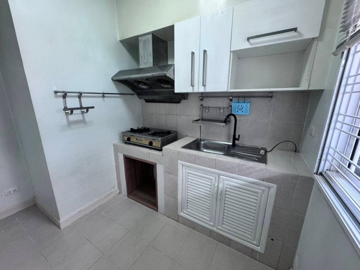 For SaleTownhomePattanakan, Srinakarin : 28/01/2026, Beautiful house, 3 bedrooms, prime location, Ramindra, special price 4.99 million. Wide area of 24.4 sq m. Ready to move in. Don't miss it!