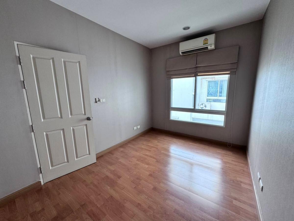 For SaleTownhomePattanakan, Srinakarin : 28/01/2026, Beautiful house, 3 bedrooms, prime location, Ramindra, special price 4.99 million. Wide area of 24.4 sq m. Ready to move in. Don't miss it!