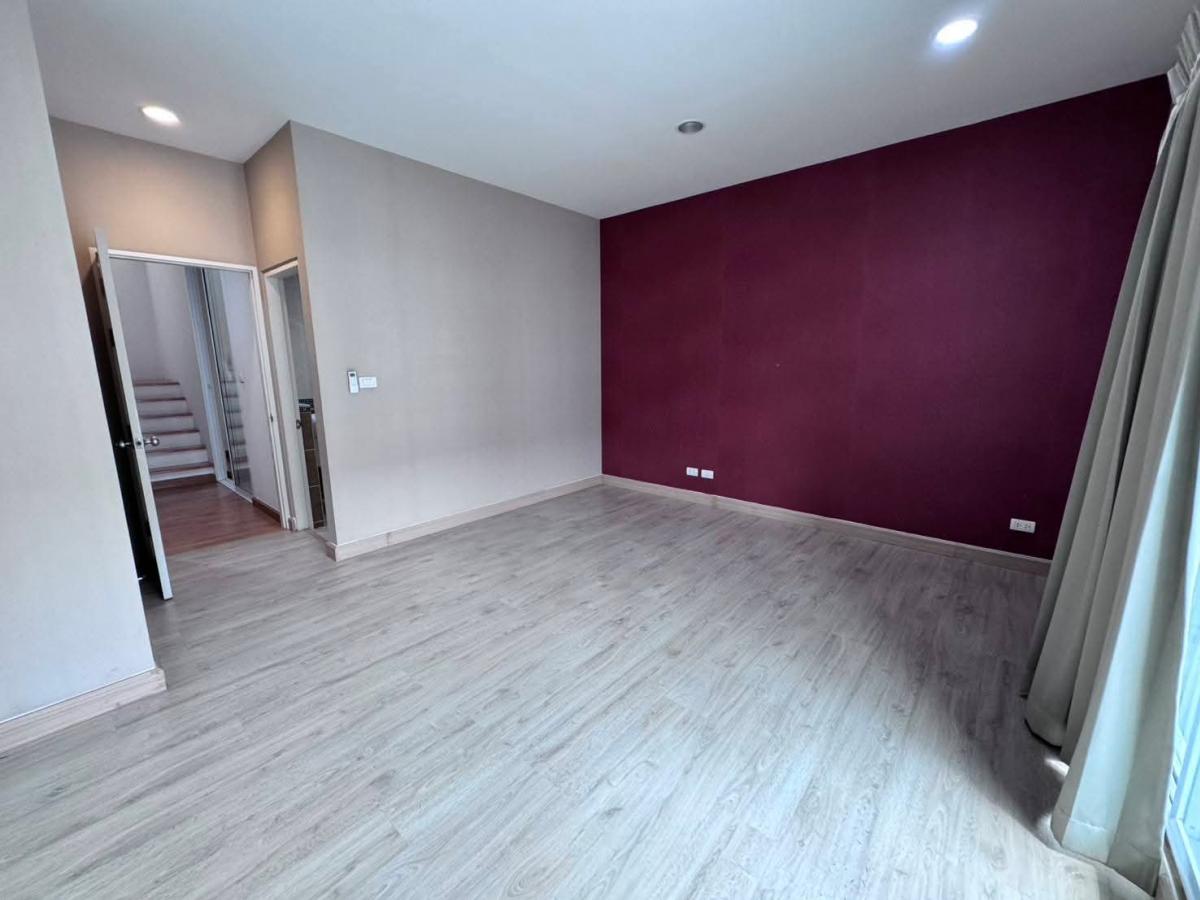 For SaleTownhomePattanakan, Srinakarin : 28/01/2026, Beautiful house, 3 bedrooms, prime location, Ramindra, special price 4.99 million. Wide area of 24.4 sq m. Ready to move in. Don't miss it!