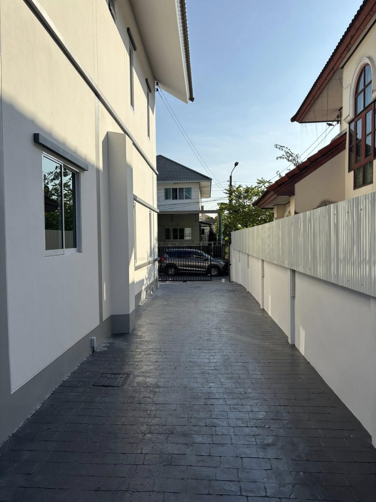 For SaleHousePhutthamonthon, Salaya : 28/01/2026, 4 bedroom detached house, brand new corner house in Bangna. Easy rent 50,000 baht/mo. Ready to move in immediately!