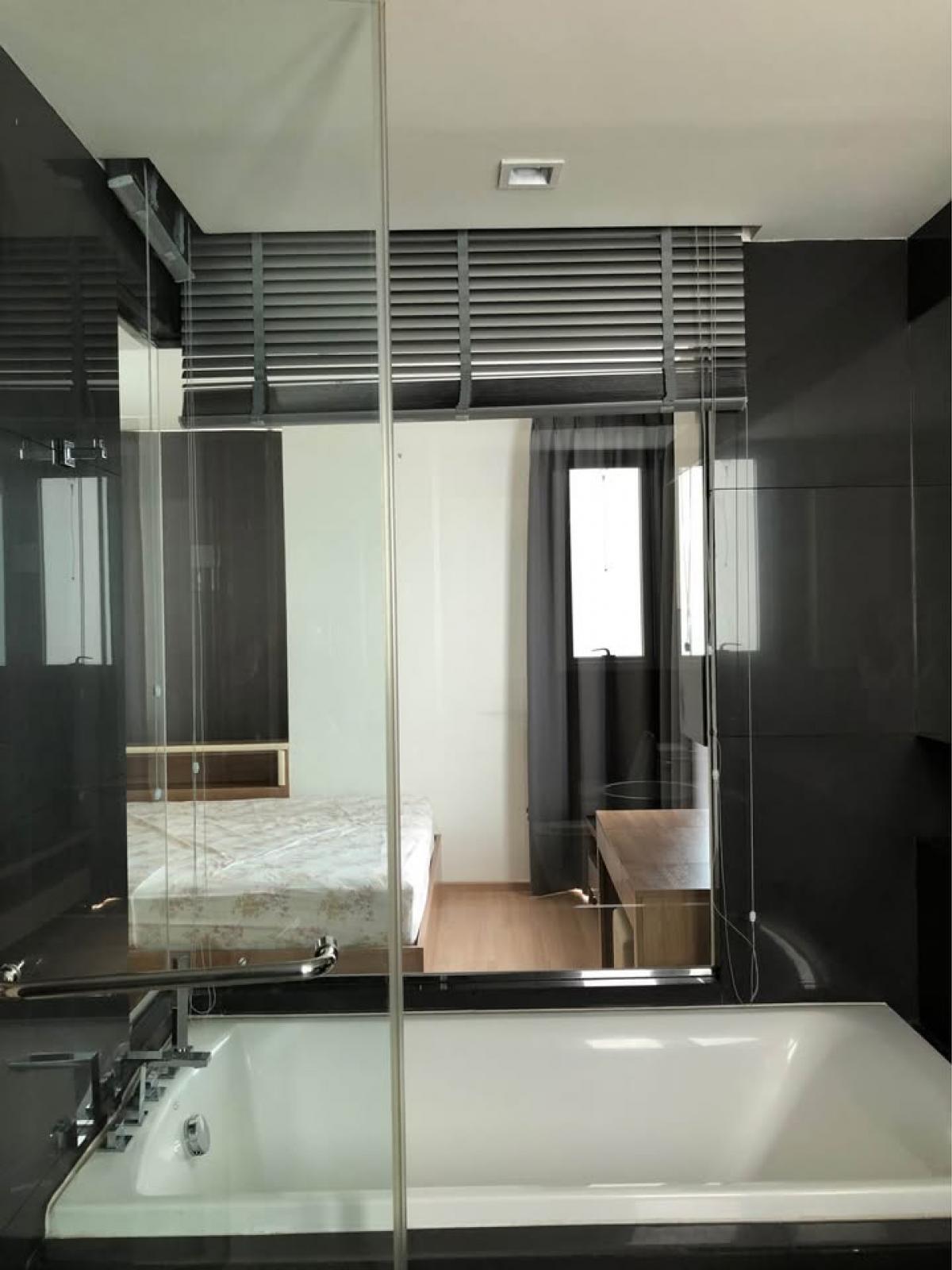For RentCondoSapankwai,Jatujak : Condo Rhythm Phahol-Ari 2 bedrooms 33,000 THB/month Near BTS AriConvenient living with swimming pool, fitness center, and garden. Complete facilities!