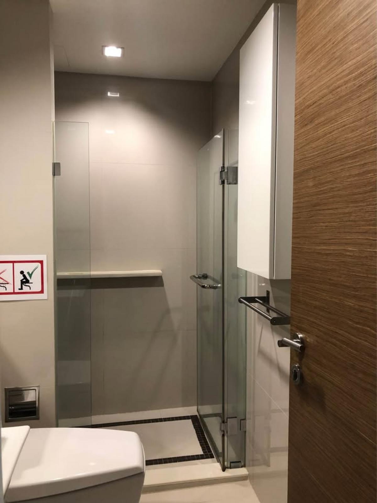 For RentCondoSapankwai,Jatujak : Condo Rhythm Phahol-Ari 2 bedrooms 33,000 THB/month Near BTS AriConvenient living with swimming pool, fitness center, and garden. Complete facilities!