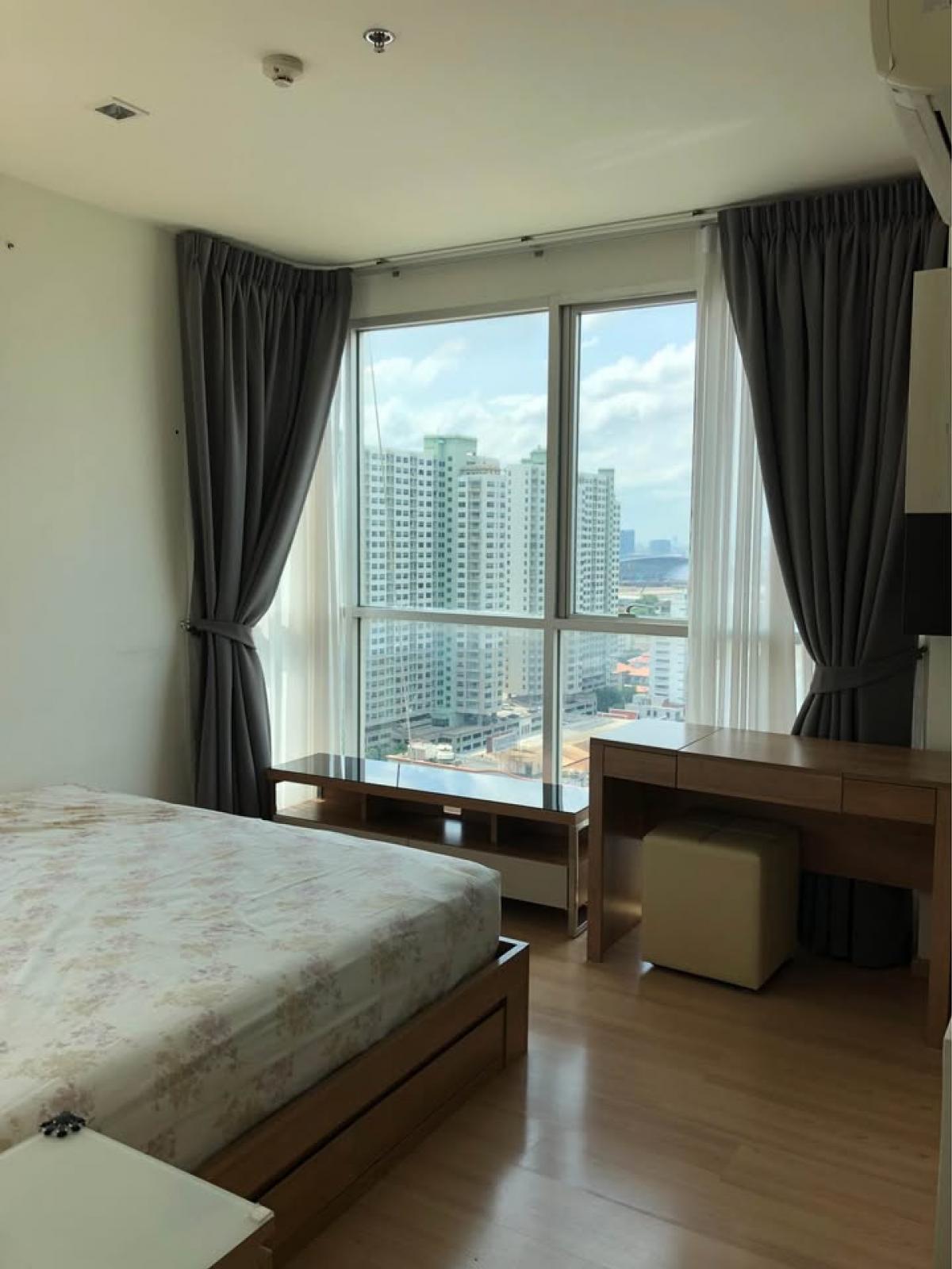 For RentCondoSapankwai,Jatujak : Condo Rhythm Phahol-Ari 2 bedrooms 33,000 THB/month Near BTS AriConvenient living with swimming pool, fitness center, and garden. Complete facilities!