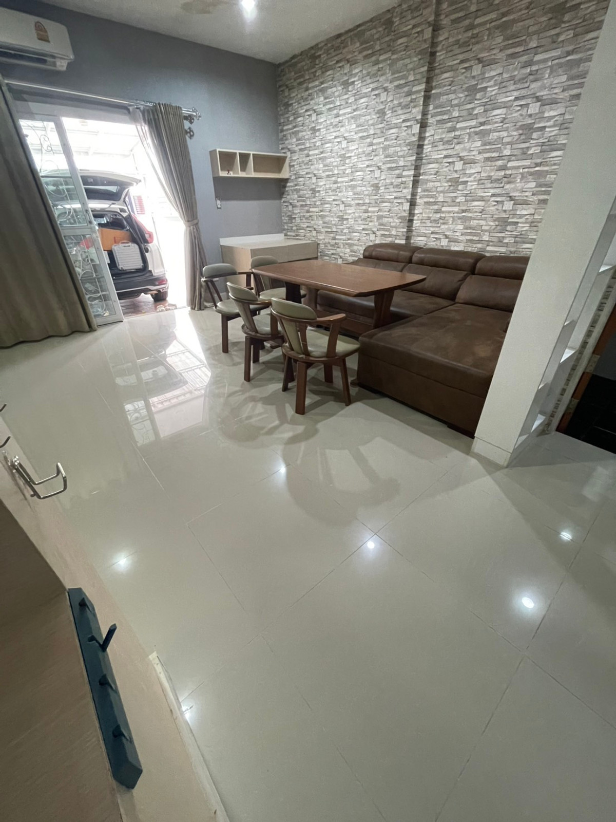 ขายทาวน์โฮมบางนา แบริ่ง ลาซาล : 16K300169 - ขาย ทาวน์โฮม เดอะ ริช บิซ โฮม สุขุมวิท 105 3 ชั้น ขนาดพื้นที่ 18.5 ตร.ว. (Sell The Rich Biz Home @ Sukhumvit 105) 