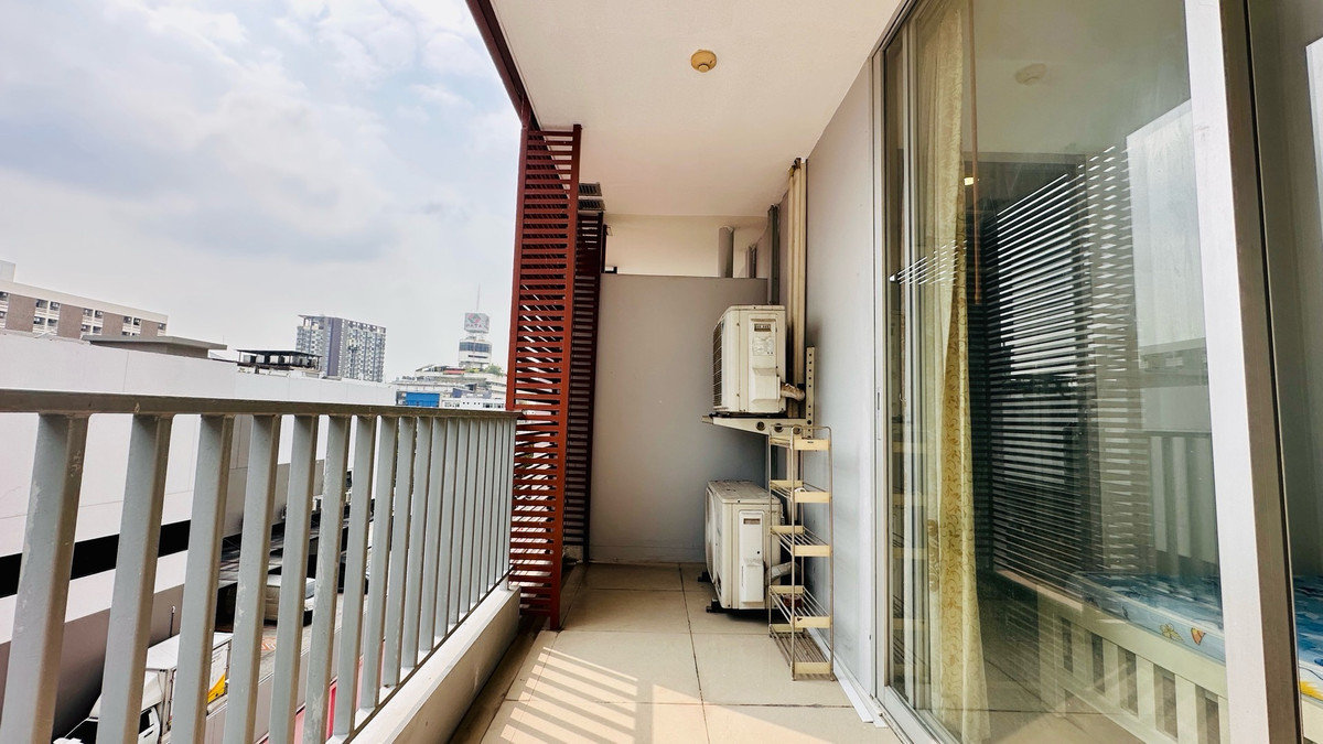 ขายคอนโดปิ่นเกล้า จรัญสนิทวงศ์ : 🔥🏠❤️ 🔥 ถูกสุด ราคานี้หาไม่ได้ง่าย🔥! คอนโด Duplex ติดสระ | Thana TRI Condominium💎 2 ชั้น ขนาด 71.59 ตร.ม.🌊 เปิดประตูจากห้องลงสระว่ายน้ำได้ทันที🏊‍♀️ อยู่ชั้นเดียวกับ สระว่ายน้ำ ฟิตเนส ซาวน่า