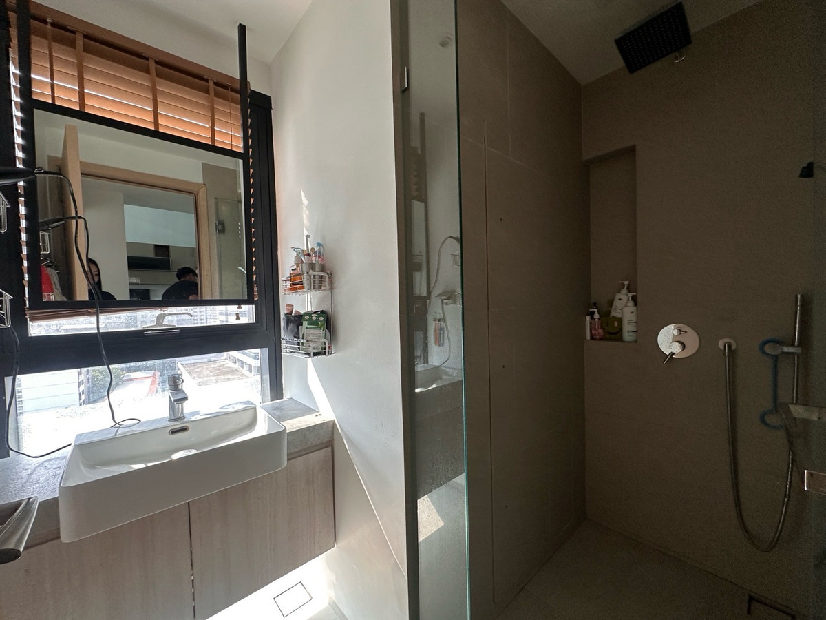 CondoSilom, Saladaeng, Bangrak : For sale or rent the loft silom, new condition room, 2 bedrooms, 1 bathroom, 80 sq m.